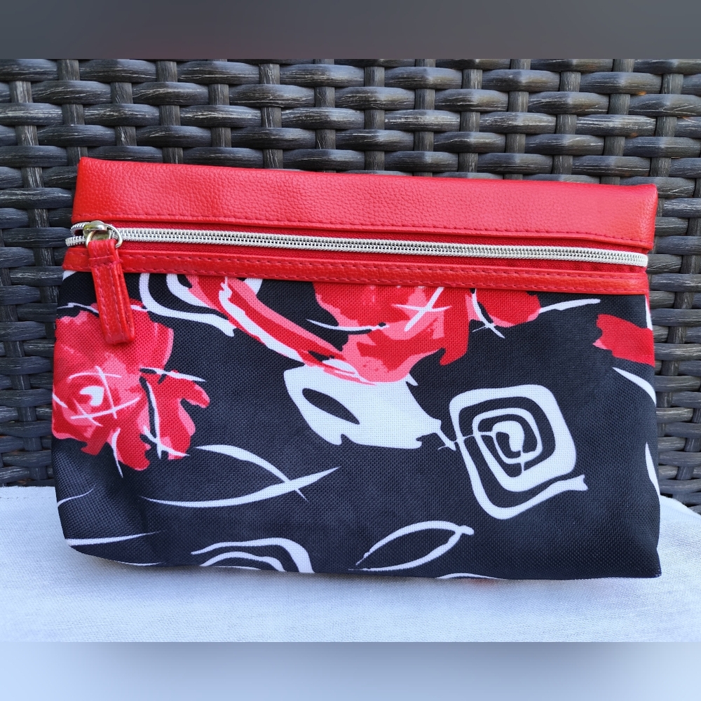 3/$25💙LANCOME Cosmetic Makeup Bag Red Black White Flower